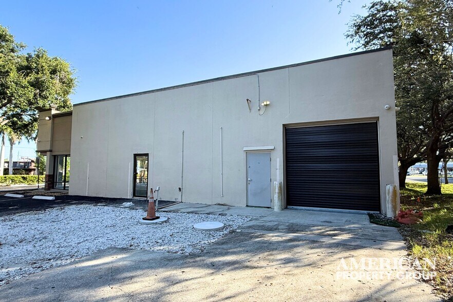 More Photos Of 7668 S Tamiami Trl, Sarasota General Retail For Lease