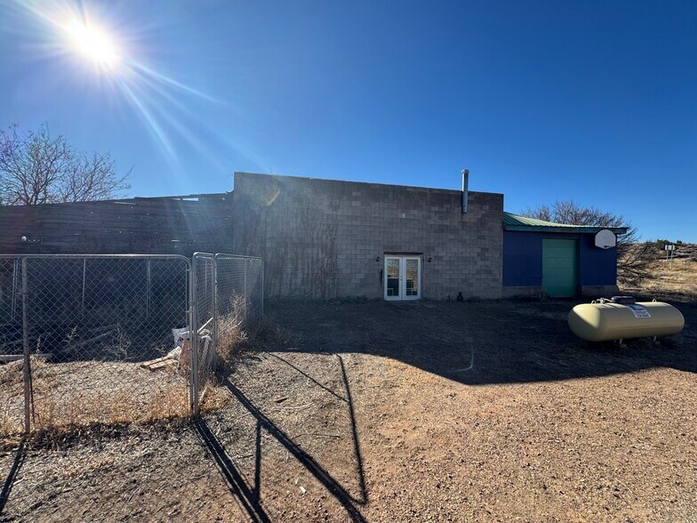 More Photos Of 3577 AZ-77, Taylor Office For Sale