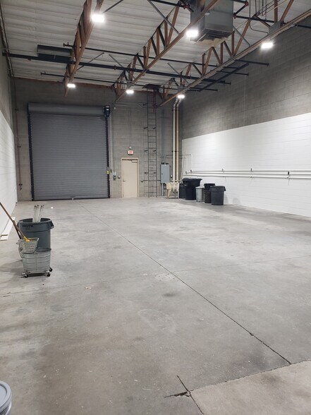 More Photos Of 7235 E Hampton Ave, Mesa Warehouse For Sale