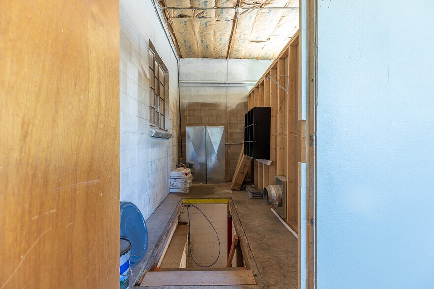 More Photos Of 27 S Broadway, Cortez Flex For Sale