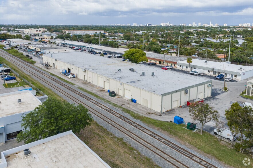 More Photos Of 4701-4755 NE 12th Ave, Oakland Park Warehouse For Lease