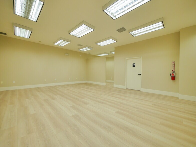 More Photos Of 450 S Lone Hill Ave, San Dimas Warehouse For Lease