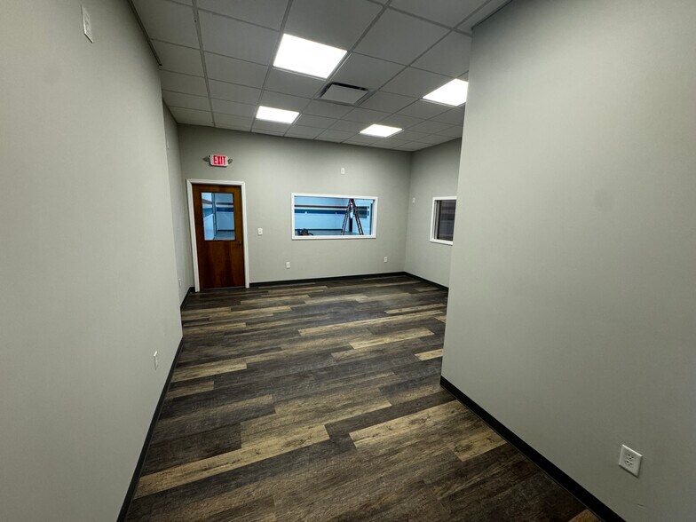 More Photos Of 1817 Scherer Pky, Saint Charles Warehouse For Lease