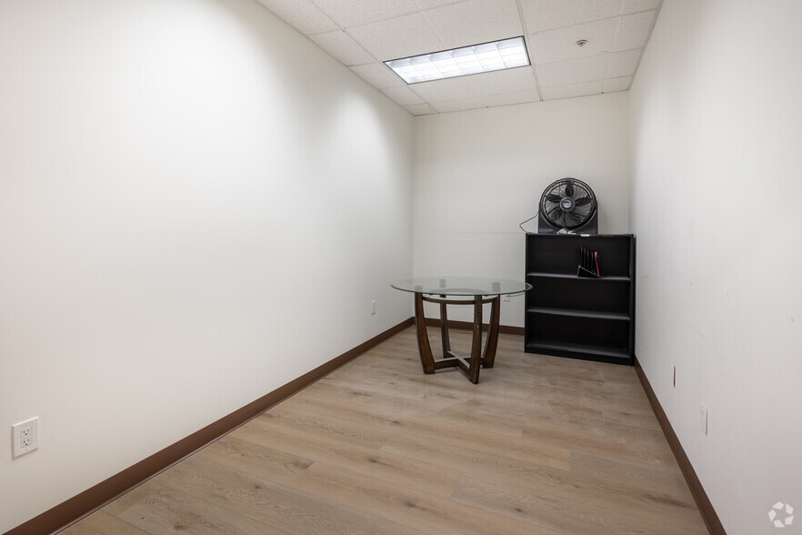 More Photos Of 61 Post, Irvine Light Manufacturing For Sale