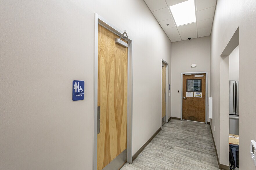 More Photos Of 14002 Mercury Dr, Laredo Warehouse For Lease