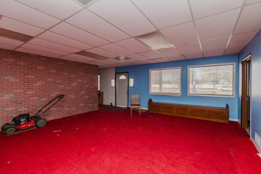 More Photos Of 5110 S Hydraulic St, Wichita Freestanding For Sale