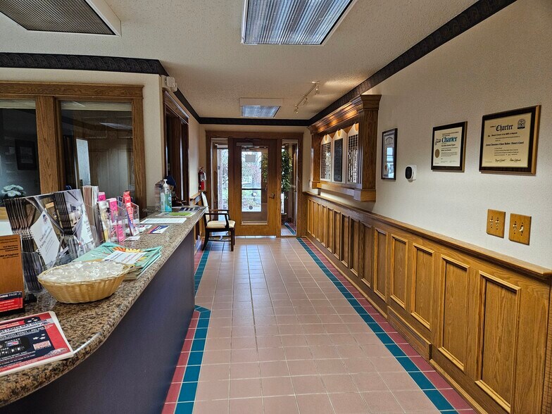 More Photos Of 3165 Cabaret Trl S, Saginaw Office For Sale