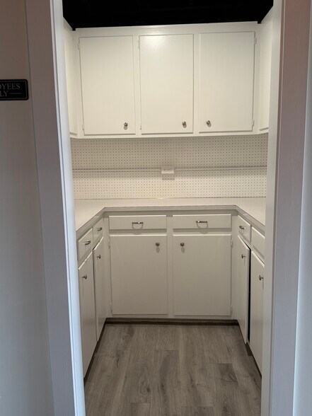 More Photos Of 921 W Maple Ave, Duncan Office For Lease