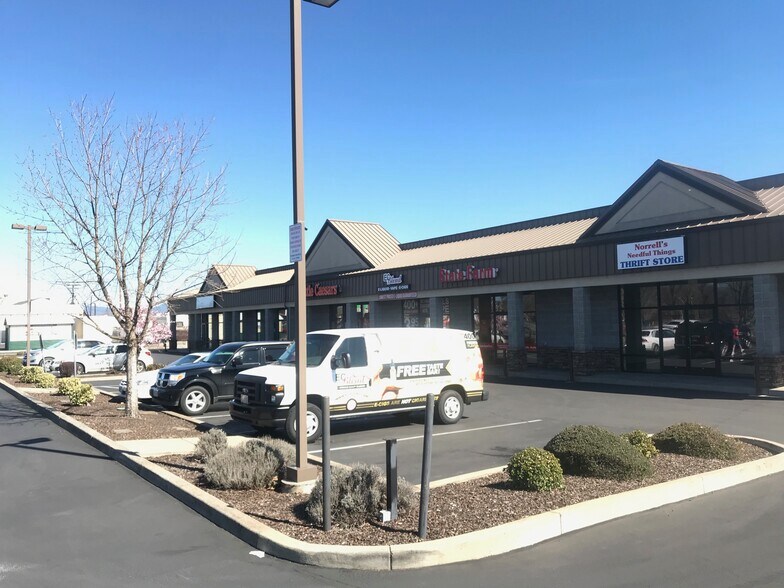 More Photos Of 8336 Highway 62 Hwy, White City Storefront Retail Office For Lease