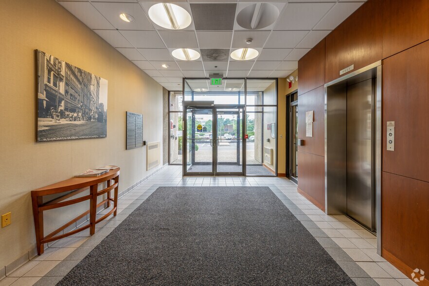 More Photos Of 10 Speen St, Framingham Unknown For Lease