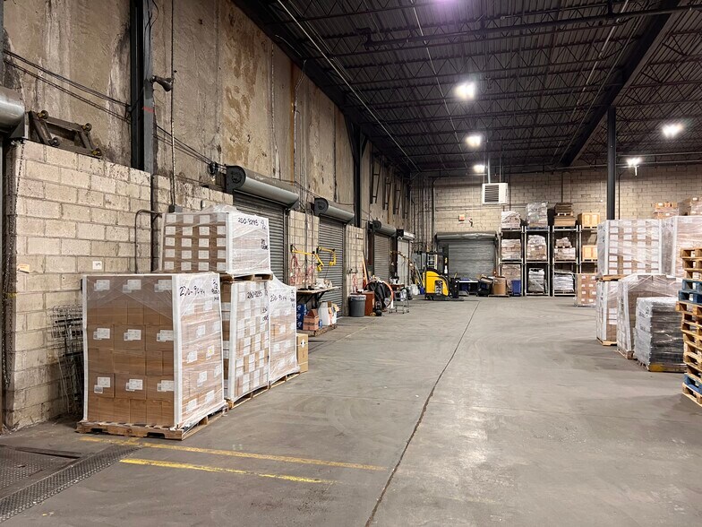 More Photos Of 7001 Anpesil Dr, North Bergen Warehouse For Lease