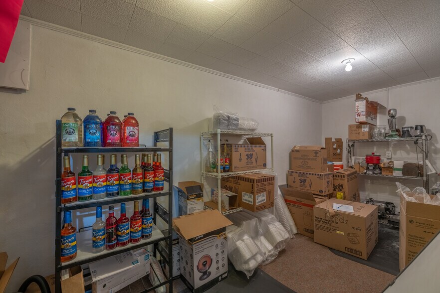 More Photos Of 220 W Lincoln St, Hawk Point General Retail For Sale