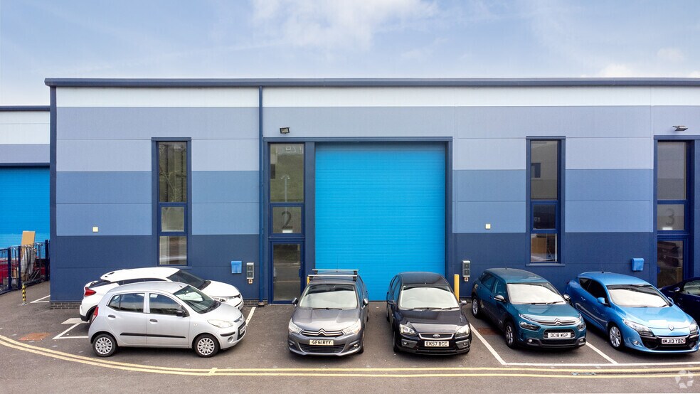 More Photos Of 13 Creek Way, Rainham Warehouse For Lease