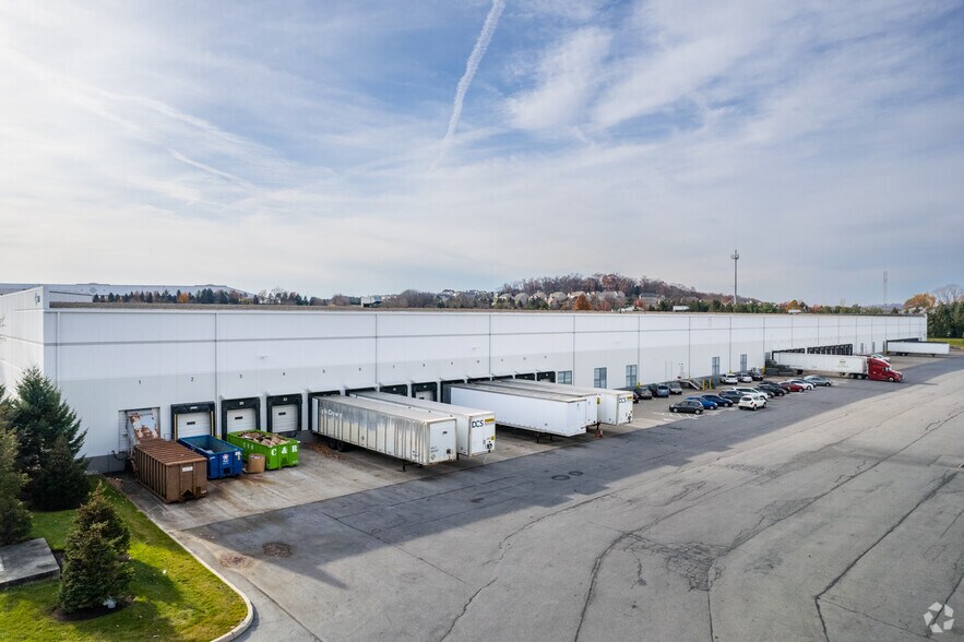 More Photos Of 250 Boulder Dr, Breinigsville Warehouse For Lease