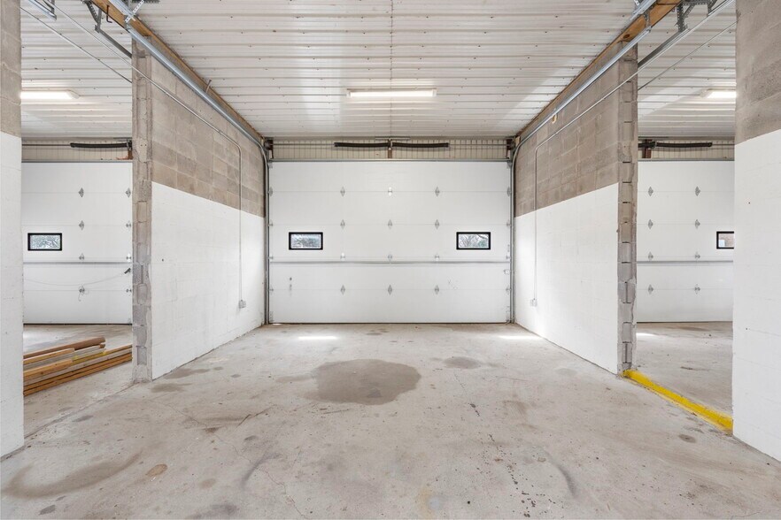 More Photos Of 418 N Old Wilderness Rd, Nixa Flex For Sale