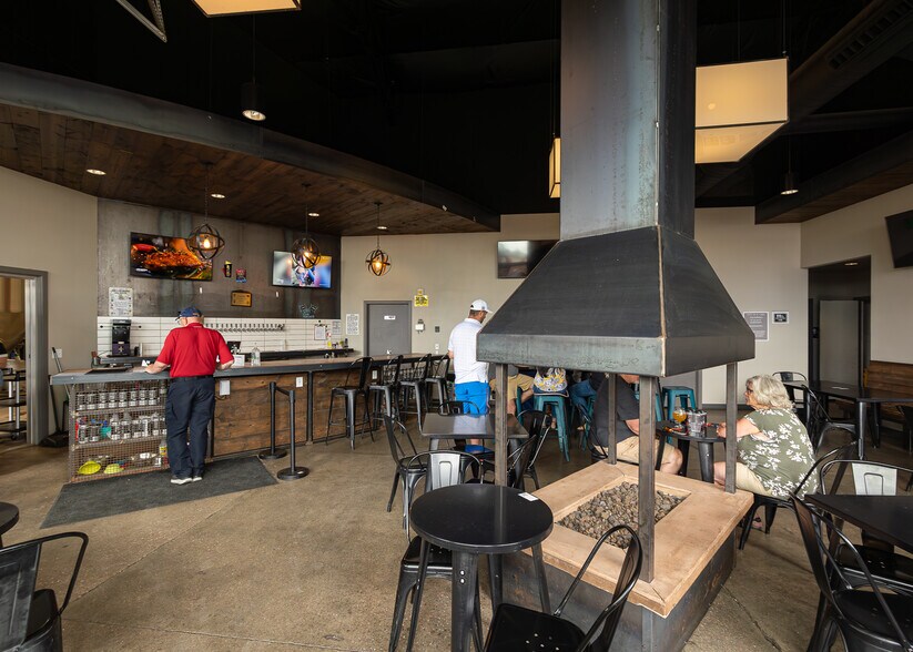 More Photos Of 2480-2490 N Powers Blvd, Colorado Springs Warehouse For Sale