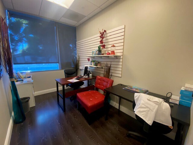 More Photos Of 21550 Biscayne Blvd, Aventura Medical For Lease