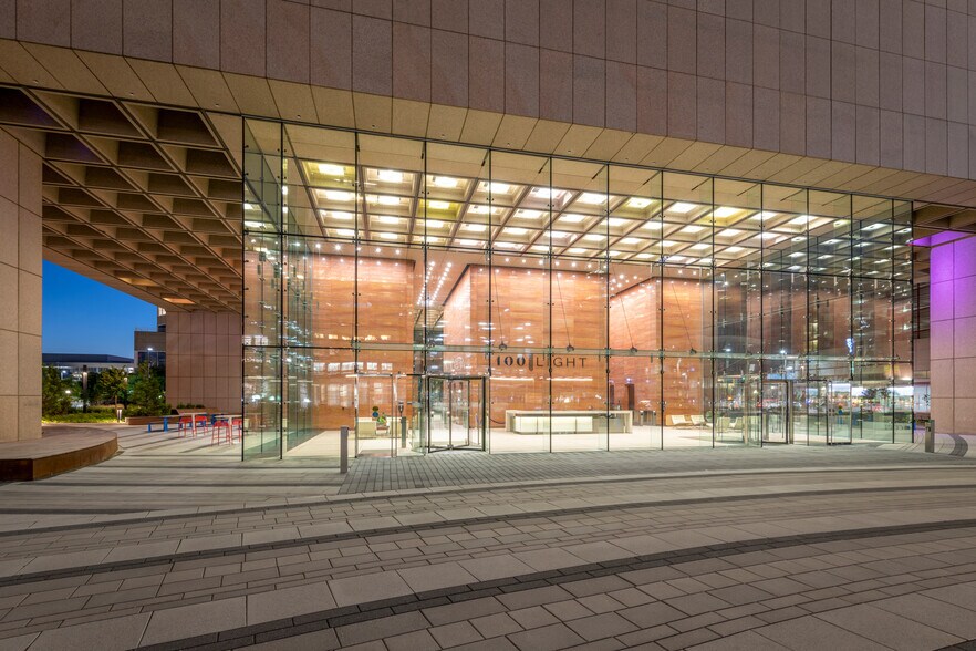 More Photos Of 100 Light St, Baltimore Office For Lease