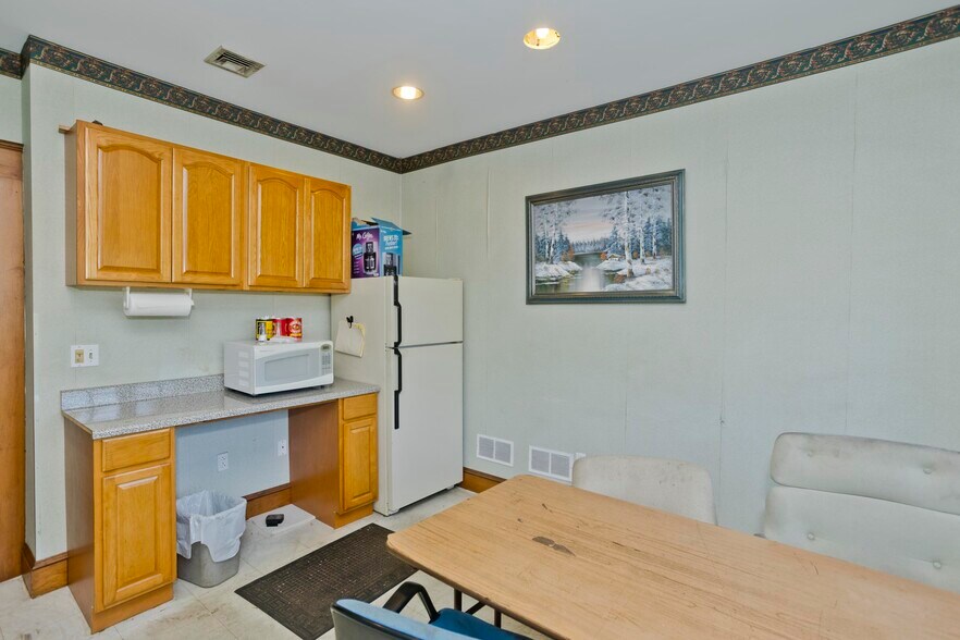 More Photos Of 16 Arthur St, Easthampton Warehouse For Sale