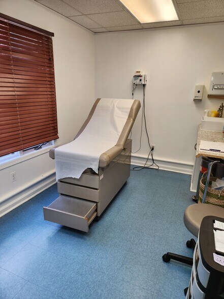 More Photos Of 1425 Pompton Ave, Cedar Grove Medical For Sale
