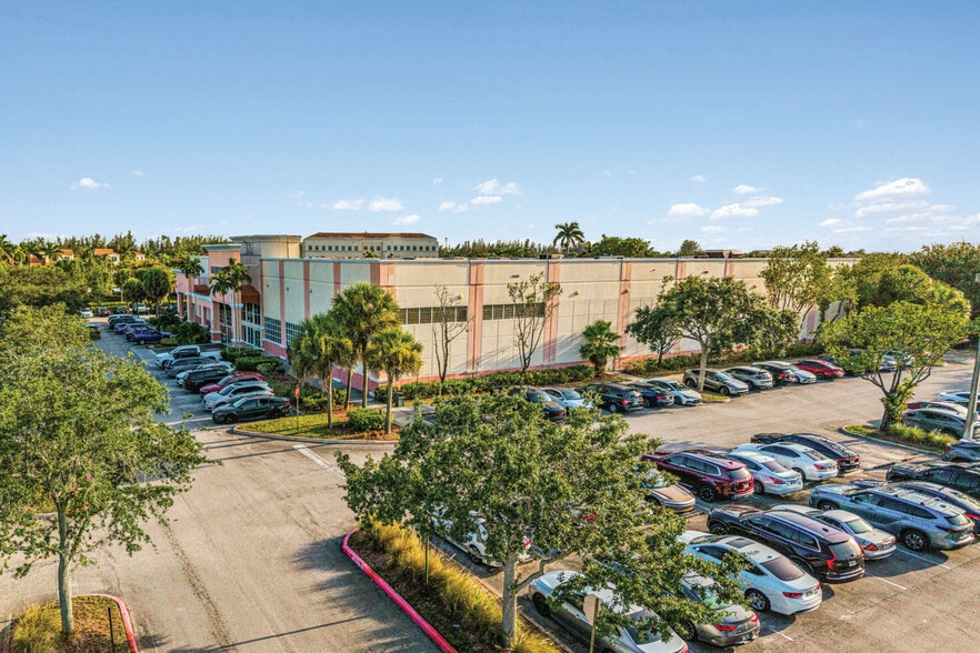 More Photos Of 1900 N Flamingo Rd, Pembroke Pines Health Club For Sale