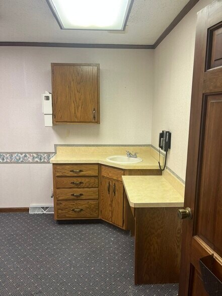 More Photos Of 1461 Jason Rd, Greenfield Office For Lease
