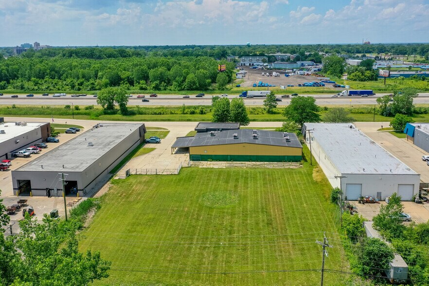 More Photos Of 42470 Executive Dr, Harrison Township Warehouse For Lease