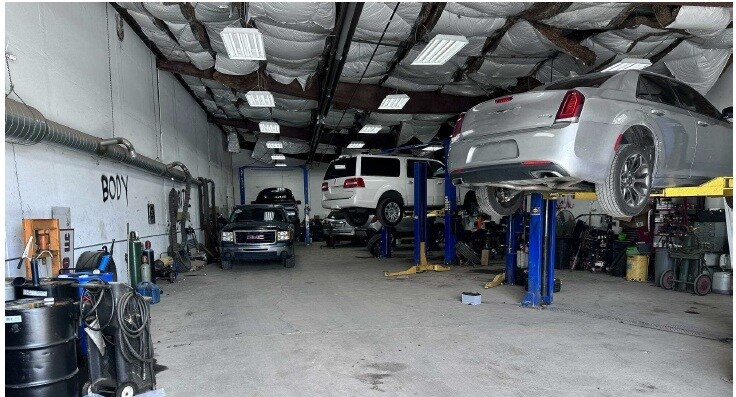More Photos Of 2195 Navarre Ave, Oregon Auto Dealership For Lease