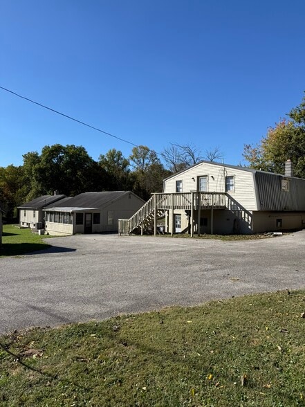 More Photos Of 1016 W Country Club Dr, Bloomington Multifamily For Sale