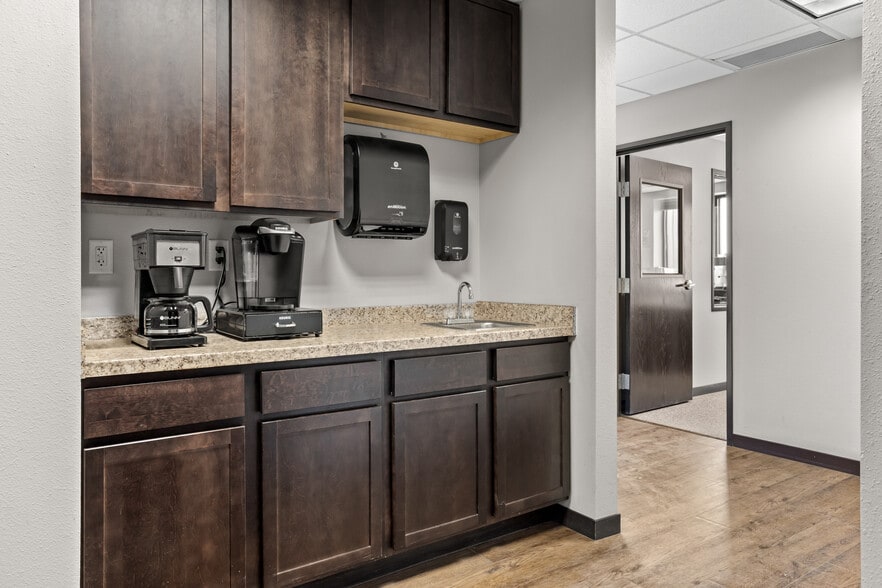 More Photos Of 3820 37 Ave S, Fargo Manufacturing For Sale