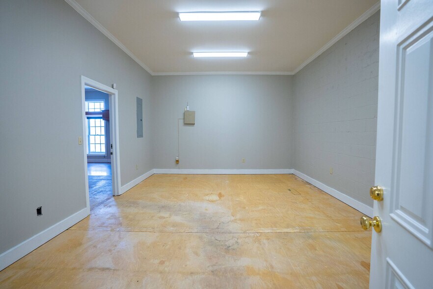 More Photos Of 116 N 2nd St, Pulaski Storefront Retail Residential For Lease