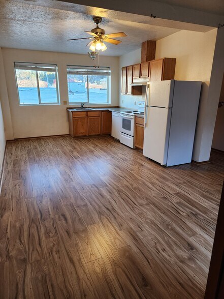 Primary Photo Of 123 N Grand Ave, Pullman Storefront Retail Residential For Sale