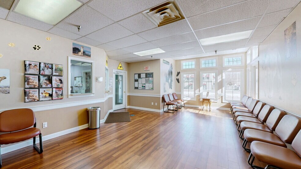More Photos Of 1701 Spring St, Jeffersonville Medical For Sale