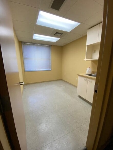 More Photos Of 705 Breedlove Dr, Monroe Medical For Lease