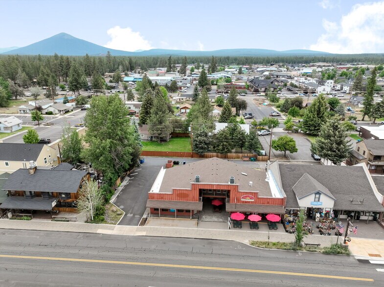 More Photos Of 220 W Cascade Ave, Sisters Storefront Retail Office For Lease