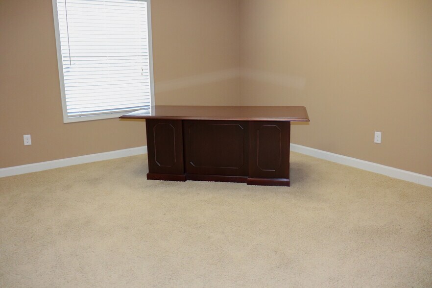 More Photos Of 601 Old Base Rd, Aurora Religious Facility For Sale