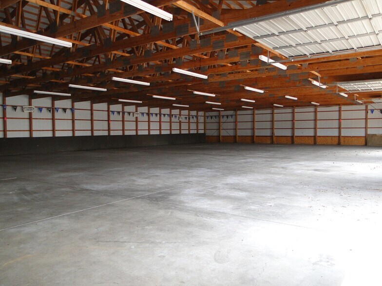 More Photos Of 215 Clark Dr, East Alton Industrial For Lease