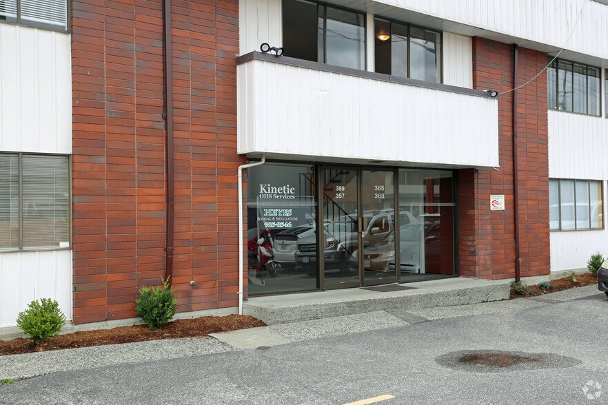 More Photos Of 357-365 Lynn Ave, North Vancouver Flex For Lease