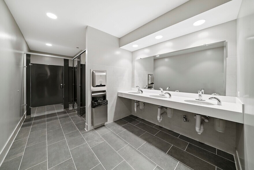 More Photos Of 900 Oakmont Ln, Westmont Office For Lease