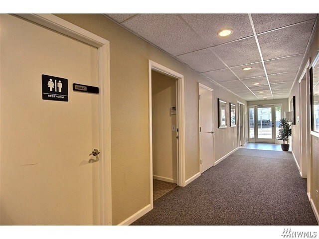 More Photos Of 5508 35th Ave NE, Seattle Loft Creative Space For Lease