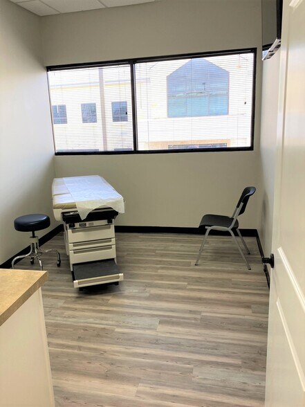 More Photos Of 13323 Dotson Rd, Houston Medical For Lease