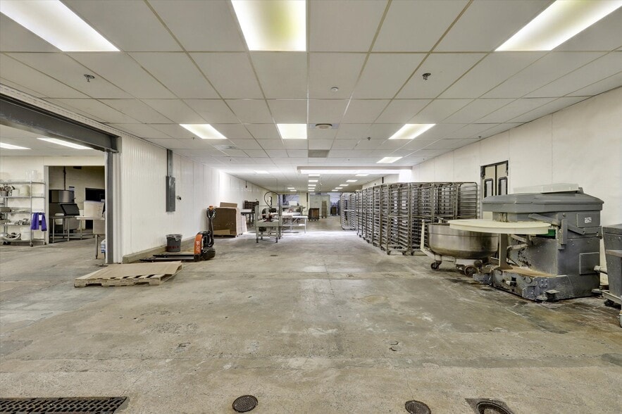 More Photos Of 457 E North St, Carlisle Flex For Sale