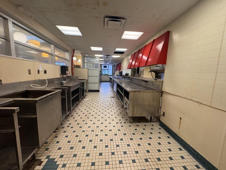 More Photos Of 2949 Dixie Hwy, Hamilton Restaurant For Lease