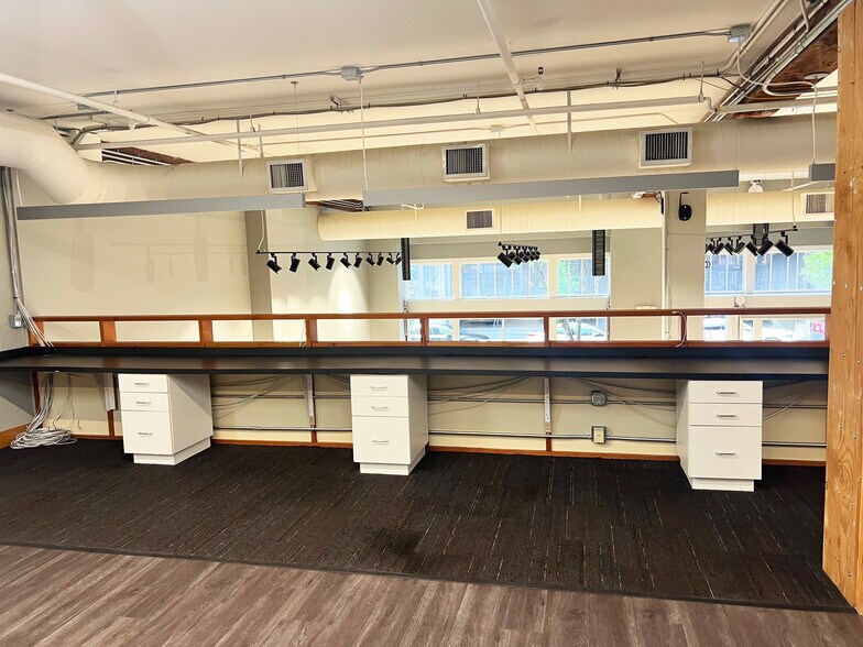 More Photos Of 1101-1111 SW Washington St, Portland Office For Lease