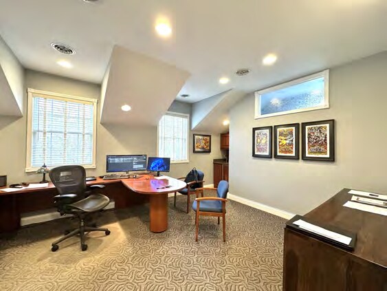 More Photos Of 214 Aberdeen Dr, Valparaiso Office For Sale