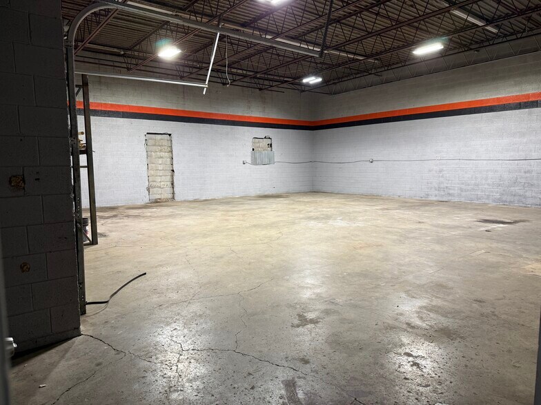 More Photos Of 1717-1721 S High St, Columbus Flex For Lease