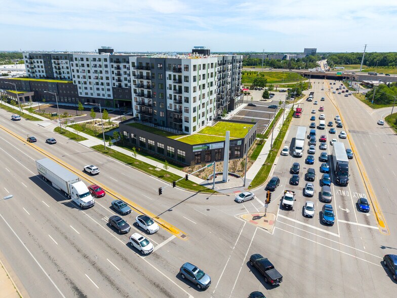 More Photos Of 25 E Algonquin Rd, Arlington Heights Apartments For Lease