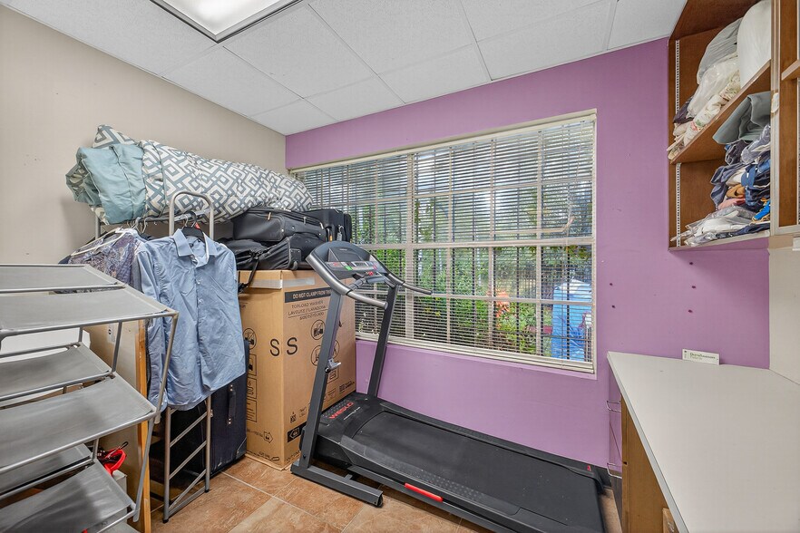 More Photos Of 1500 N Pace Blvd, Pensacola Freestanding For Sale
