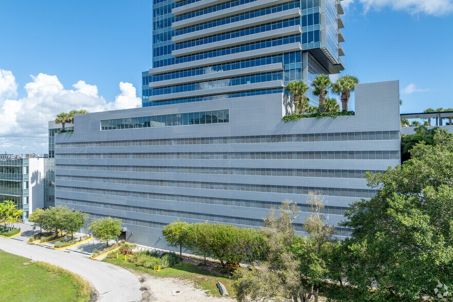 More Photos Of 21550 Biscayne Blvd, Aventura Medical For Lease