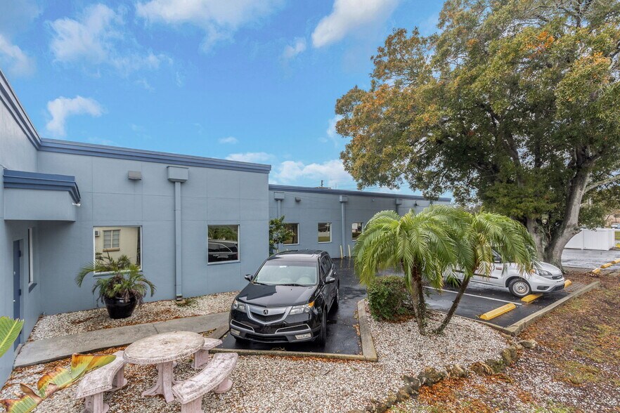 More Photos Of 7641 66th St N, Pinellas Park Medical For Sale